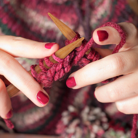 Nadelspielset aus Bambus - 75 Doppelspitzige Stricknadeln, 15 Nadelstärken (2 mm bis 10 mm) mit Tasche, natur